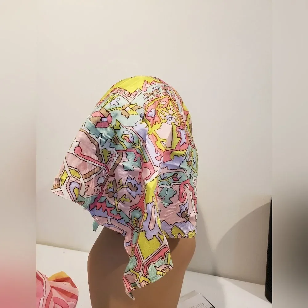 ❌SOLD❌Colorful Triangular Headscarf - Picture 4 of 6